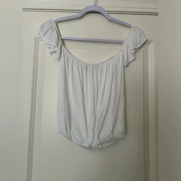 Brandy Melville Off The Shoulder Beccah Crop Top White One Size - Picture 4 of 5